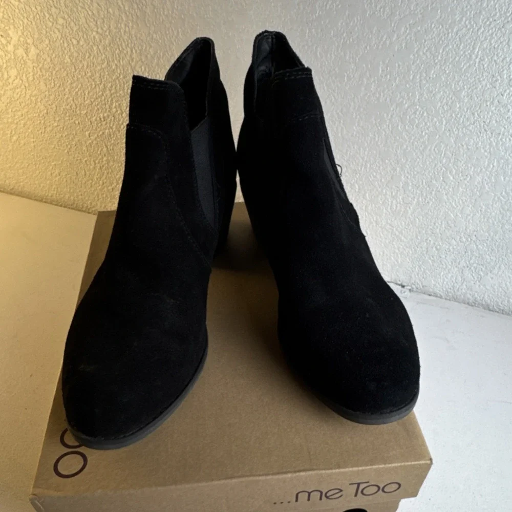Me Too ZASPER-DSW Black Suede Ankle Bootie Women Size 10M Block Heel Almond Toe